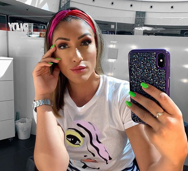 Хрватска водитељка бесно поручила мајкама: Што сте рађале децу кад их не подносите у карантину?